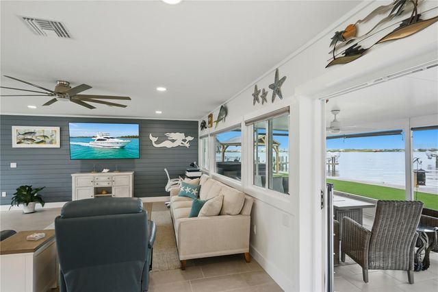 211 21ST STREET NE, Bradenton, FL 34208