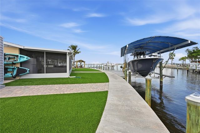 211 21ST STREET NE, Bradenton, FL 34208