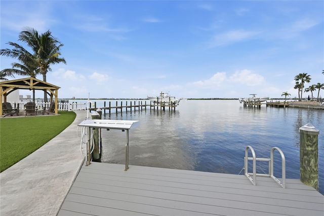 211 21ST STREET NE, Bradenton, FL 34208