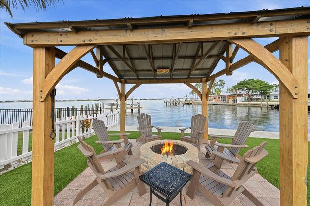 211 21ST STREET NE, Bradenton, FL 34208