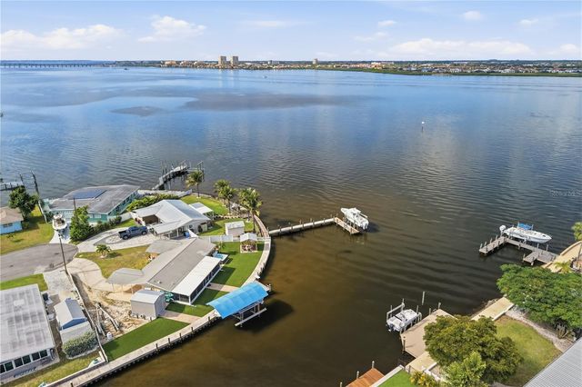 211 21ST STREET NE, Bradenton, FL 34208