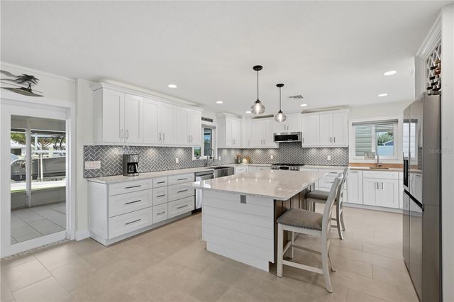 211 21ST STREET NE, Bradenton, FL 34208