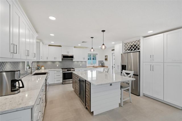 211 21ST STREET NE, Bradenton, FL 34208