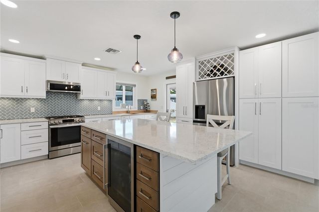 211 21ST STREET NE, Bradenton, FL 34208