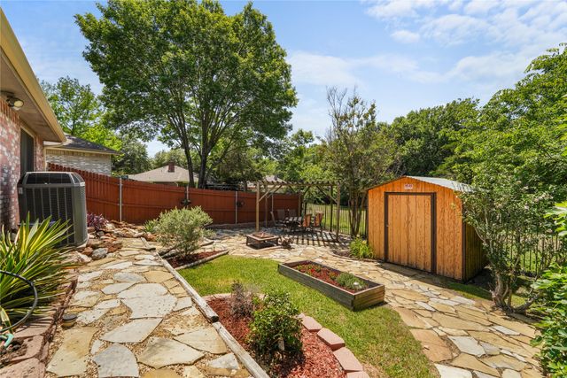 231 Juniper Ridge Circle, Desoto, TX 75115