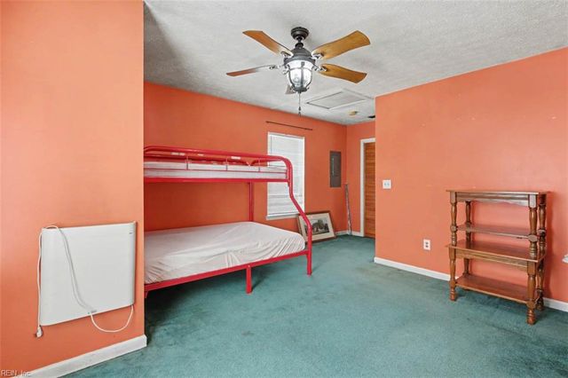 9937 Bacons LN, Gloucester, VA 23061