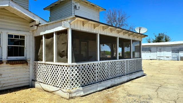 7132 Avenue 404, Dinuba, CA 93618