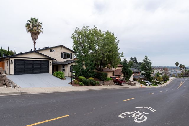 675 Alquire Pkwy, Hayward, CA 94544