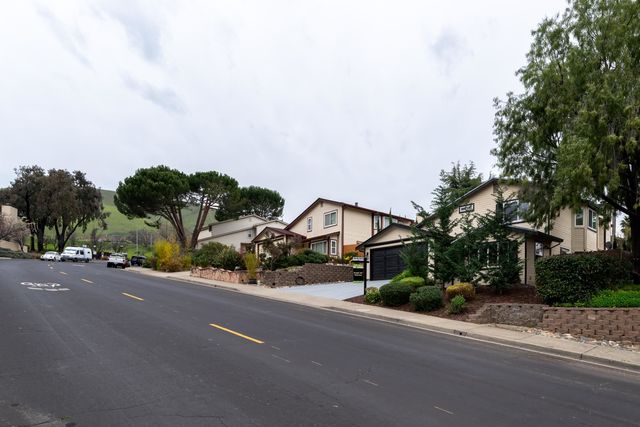 675 Alquire Pkwy, Hayward, CA 94544