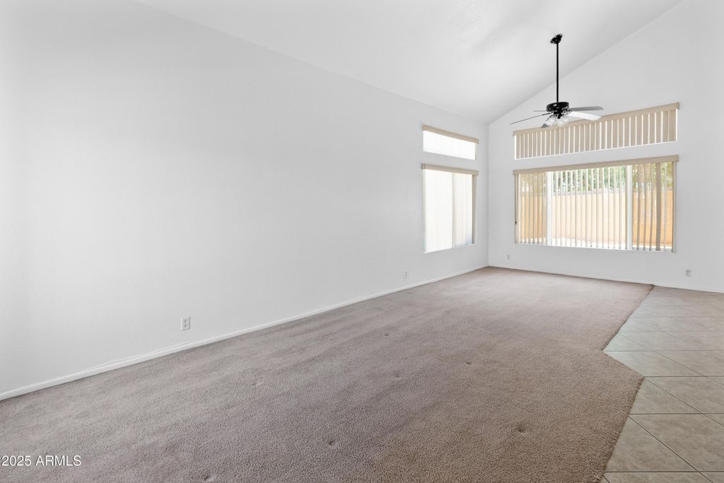 Image 10 of property listing at 7767 W SIERRA VISTA Drive, Glendale, AZ 85303