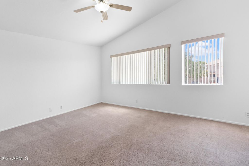 Image 12 of property listing at 7767 W SIERRA VISTA Drive, Glendale, AZ 85303