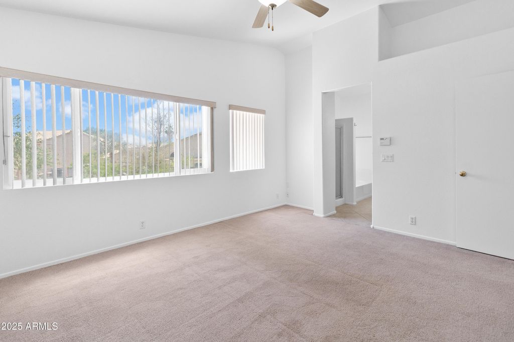Image 13 of property listing at 7767 W SIERRA VISTA Drive, Glendale, AZ 85303