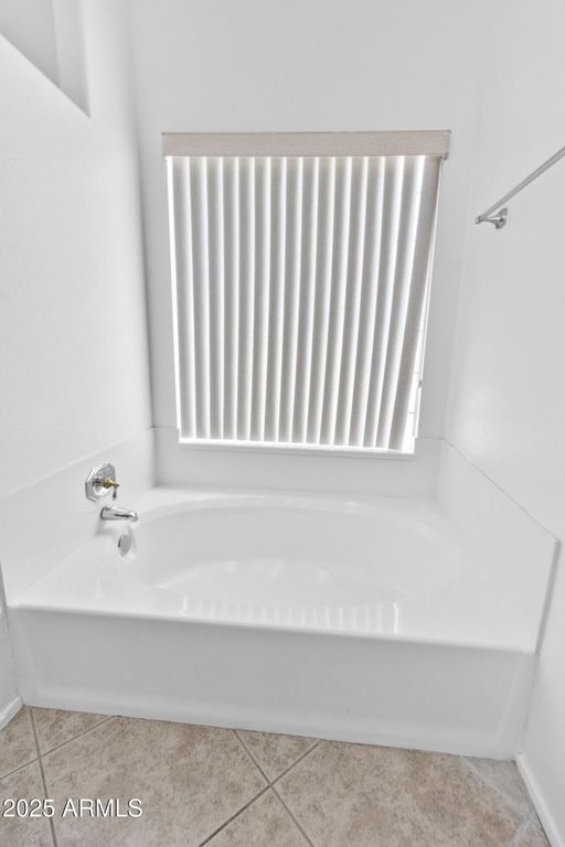 Image 16 of property listing at 7767 W SIERRA VISTA Drive, Glendale, AZ 85303