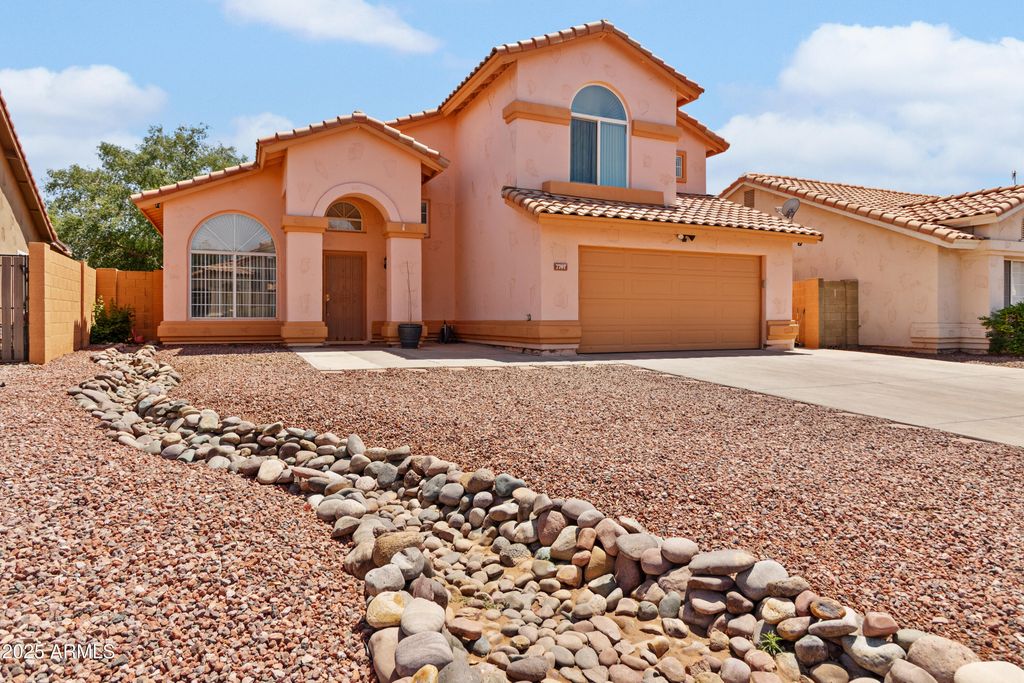 Image 2 of property listing at 7767 W SIERRA VISTA Drive, Glendale, AZ 85303