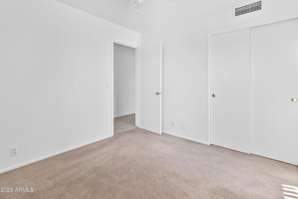 Image 23 of property listing at 7767 W SIERRA VISTA Drive, Glendale, AZ 85303