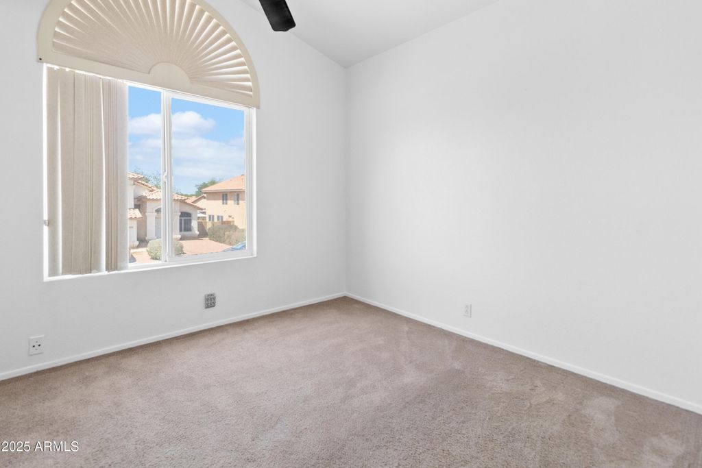Image 24 of property listing at 7767 W SIERRA VISTA Drive, Glendale, AZ 85303