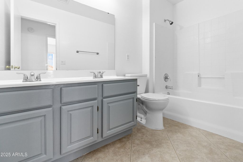 Image 26 of property listing at 7767 W SIERRA VISTA Drive, Glendale, AZ 85303