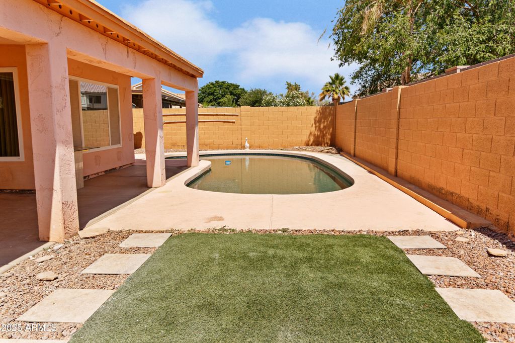 Image 29 of property listing at 7767 W SIERRA VISTA Drive, Glendale, AZ 85303