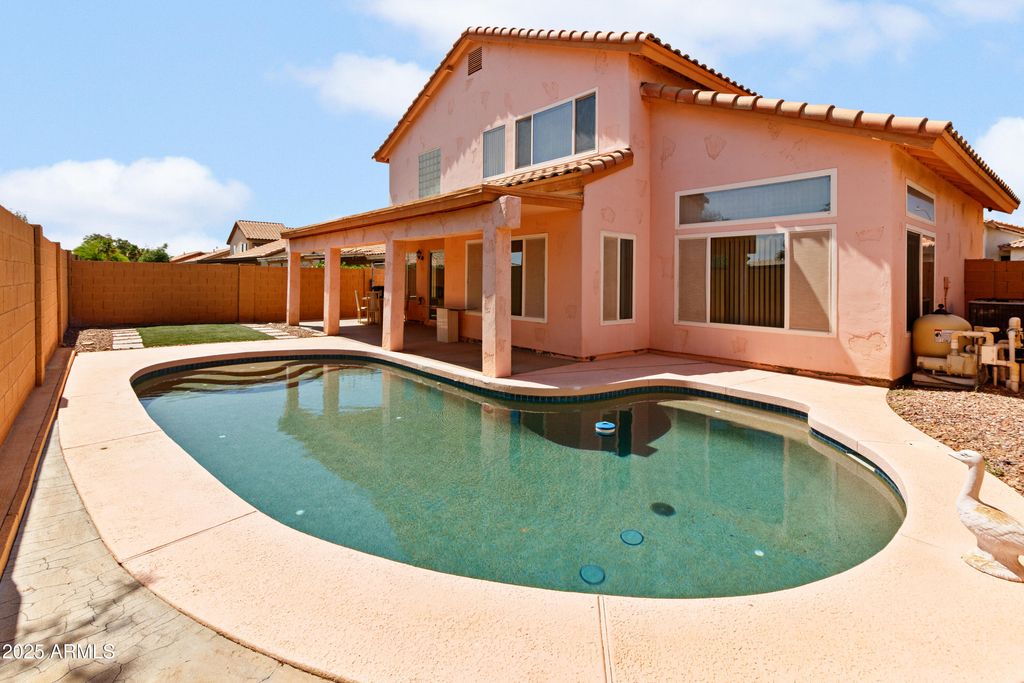 Image 30 of property listing at 7767 W SIERRA VISTA Drive, Glendale, AZ 85303