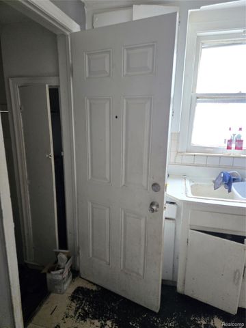 8616 Mark Twain Street, Detroit, MI 48228