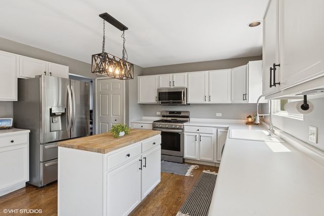 3175 N Magnolia Lane, Wadsworth, IL 60083