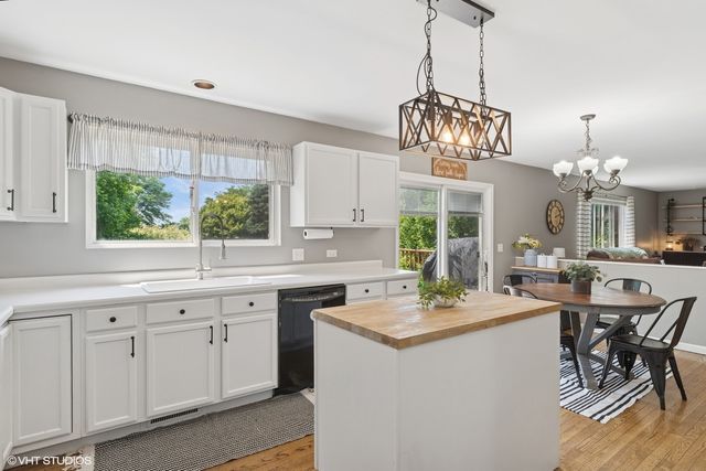 3175 N Magnolia Lane, Wadsworth, IL 60083