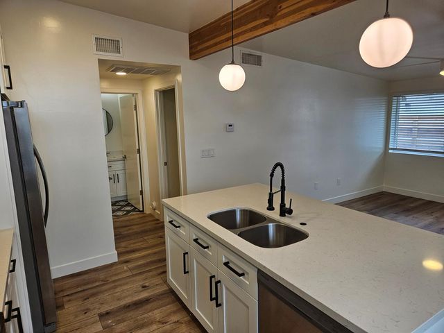 6623 E Cheery Lynn 1003, Scottsdale, AZ 85251