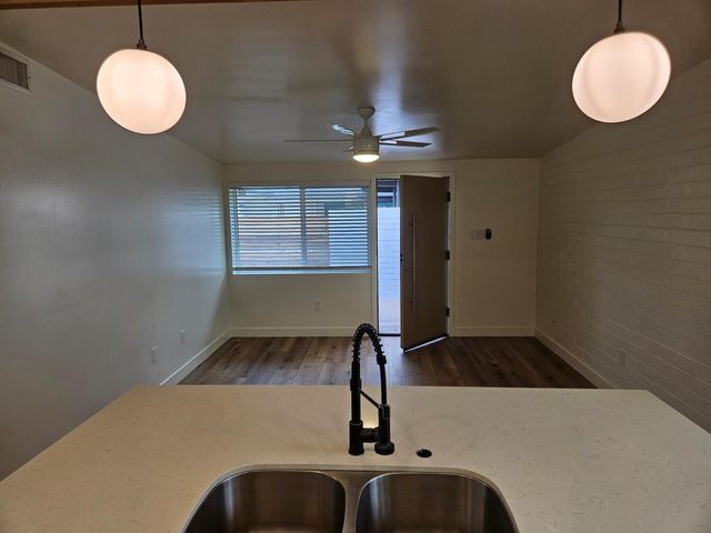 6623 E Cheery Lynn 1003, Scottsdale, AZ 85251