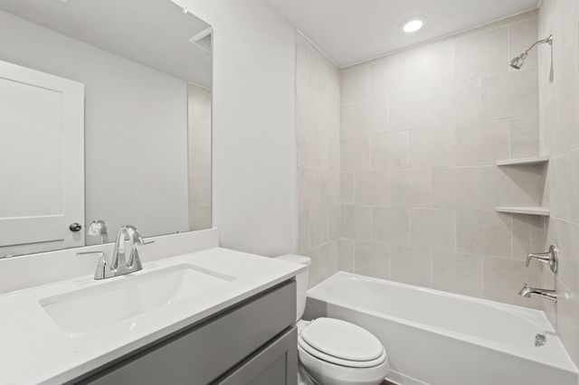 110 Water Grass Trail, Clute, TX 77531