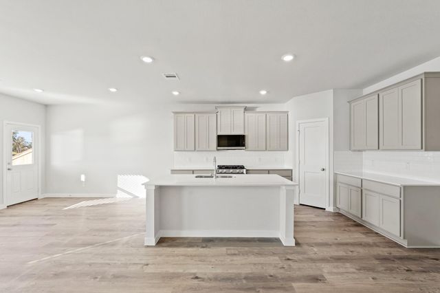 110 Water Grass Trail, Clute, TX 77531