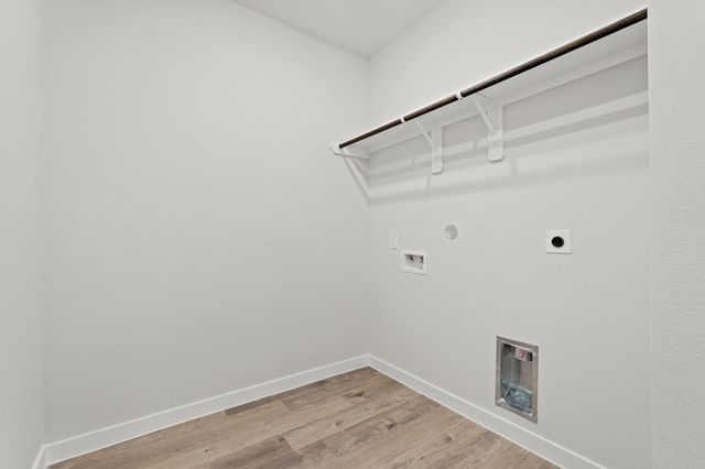 110 Water Grass Trail, Clute, TX 77531