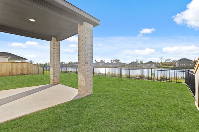 110 Water Grass Trail, Clute, TX 77531