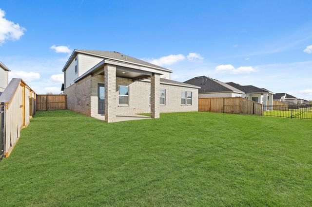 110 Water Grass Trail, Clute, TX 77531