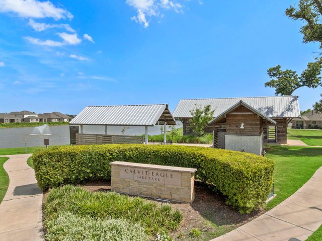 110 Water Grass Trail, Clute, TX 77531