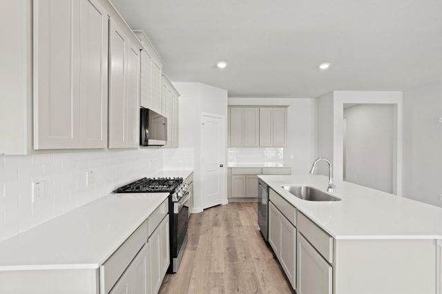 110 Water Grass Trail, Clute, TX 77531