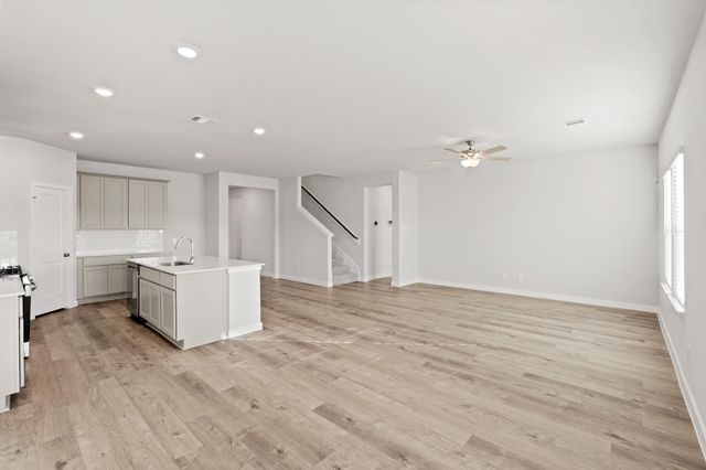 110 Water Grass Trail, Clute, TX 77531