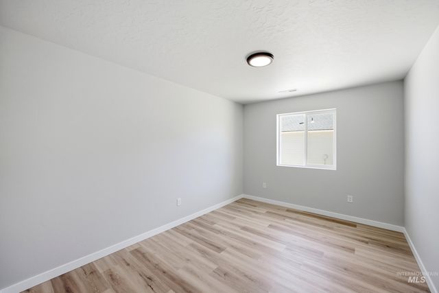 135 N Tideberry Ave, Kuna, ID 83634