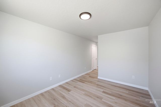 135 N Tideberry Ave, Kuna, ID 83634