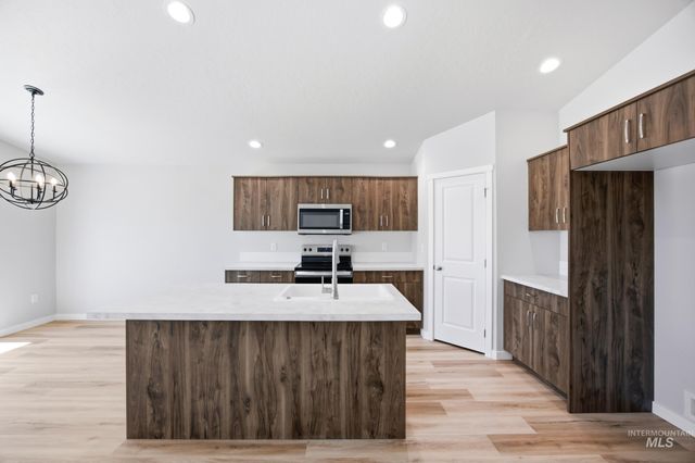 135 N Tideberry Ave, Kuna, ID 83634