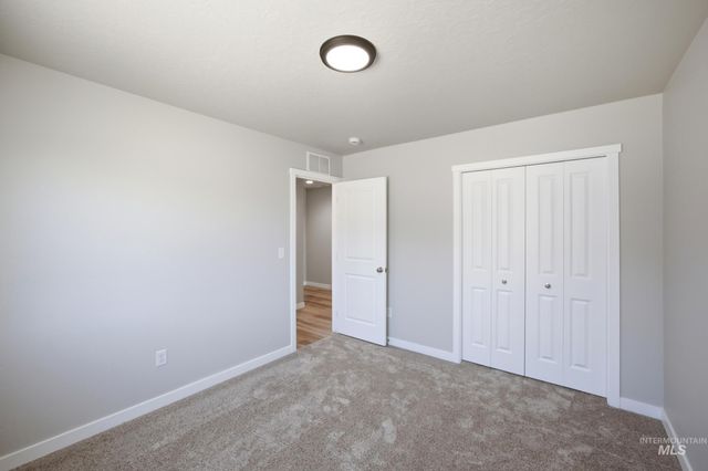135 N Tideberry Ave, Kuna, ID 83634