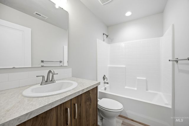 135 N Tideberry Ave, Kuna, ID 83634