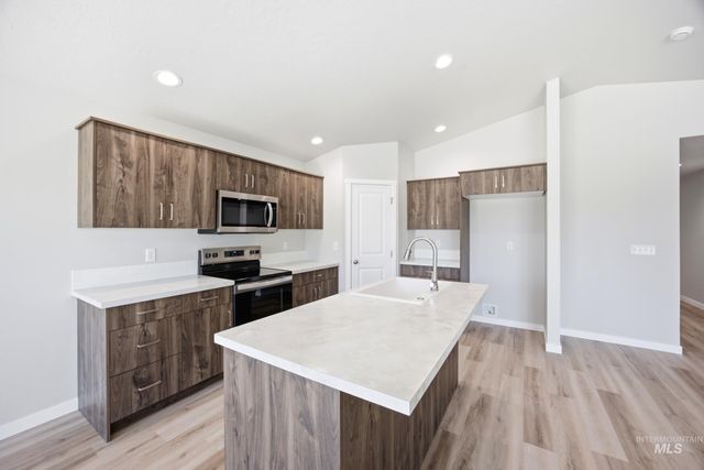 135 N Tideberry Ave, Kuna, ID 83634
