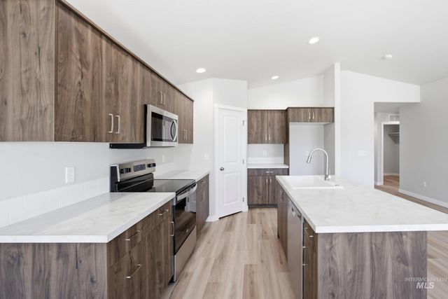 135 N Tideberry Ave, Kuna, ID 83634