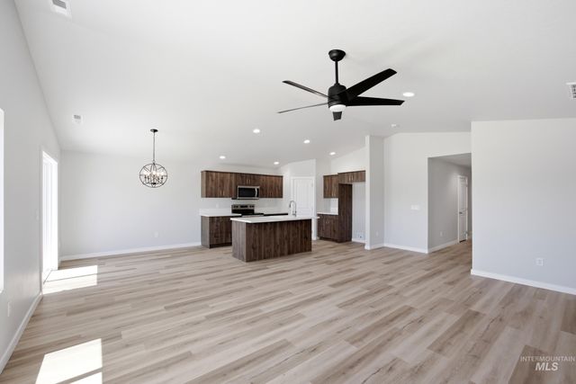 135 N Tideberry Ave, Kuna, ID 83634