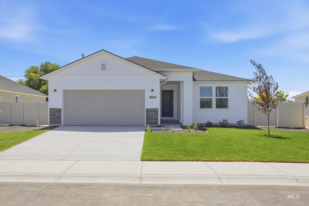 135 N Tideberry Ave, Kuna, ID 83634