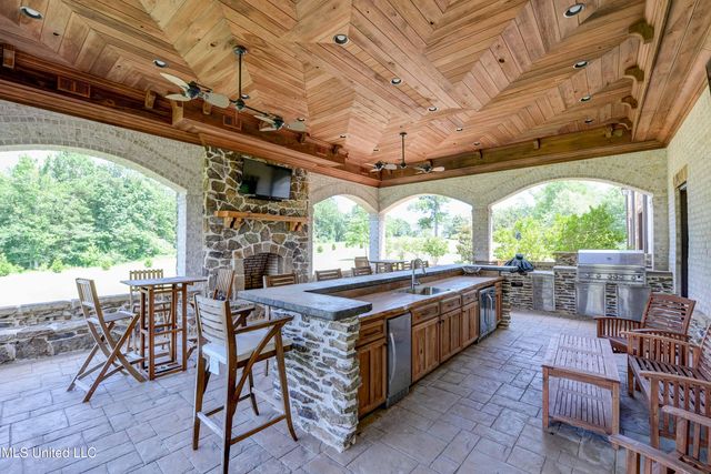 11281 Road 468, Philadelphia, MS 39350