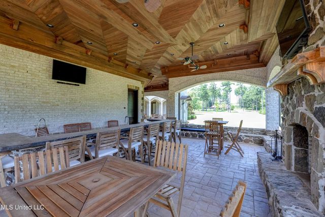 11281 Road 468, Philadelphia, MS 39350