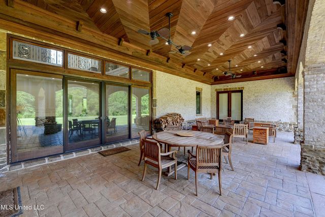 11281 Road 468, Philadelphia, MS 39350