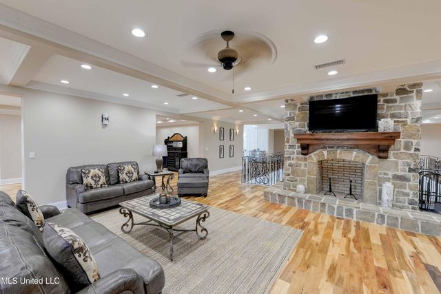 11281 Road 468, Philadelphia, MS 39350