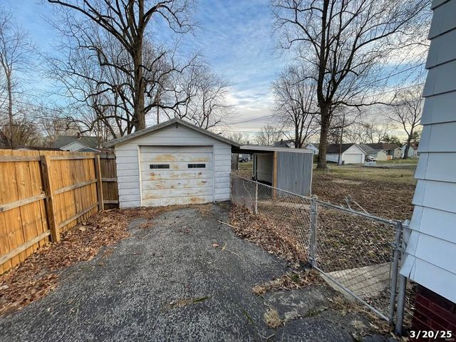 145 S 34th Street, Belleville, IL 62226